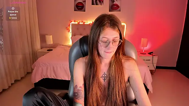 Emily Warren  online show from April 7, 2026, 9:27 pm