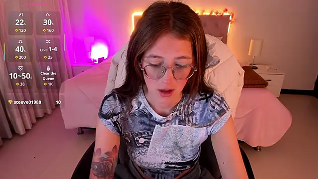 Snapshot of Emily_Warren_ chatting on November 11, 2025, 7:30 pm Emily Warren online show from November 11, 2025, 7:30 pm