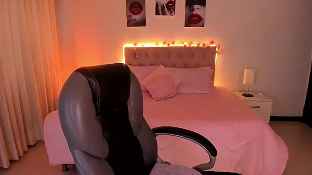 Snapshot of Emily_Warren_ chatting on November 12, 2025, 7:51 pm Emily Warren online show from November 12, 2025, 7:51 pm