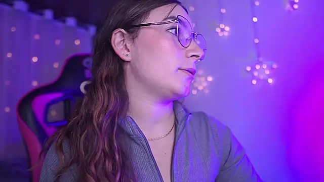 Snapshot of issa_monterrey chatting on November 25, 2025, 10:32 pm issa monterrey online show from November 25, 2025, 10:32 pm