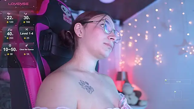 Snapshot of issa_monterrey chatting on November 6, 2025, 9:52 pm issa monterrey online show from November 6, 2025, 9:52 pm