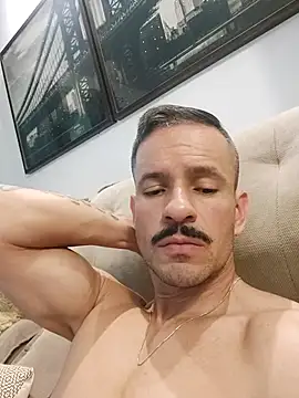 juniortche1313 online show from November 4, 2025, 4:44 pm