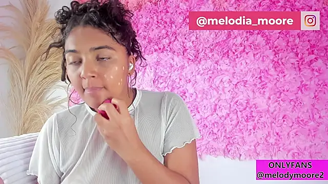 Melodymoore  online show from November 22, 2025, 10:08 pm