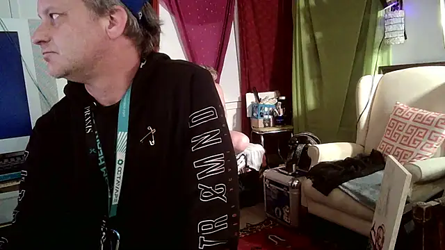 Foxxyhoneypott online show from March 13, 2025, 7:09 am