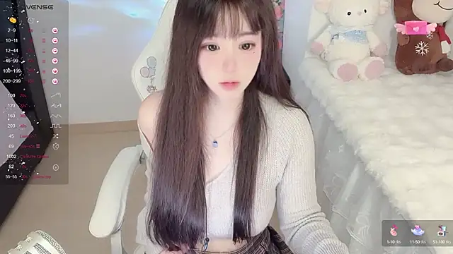 Milla-z online show from October 6, 2025, 1:12 pm