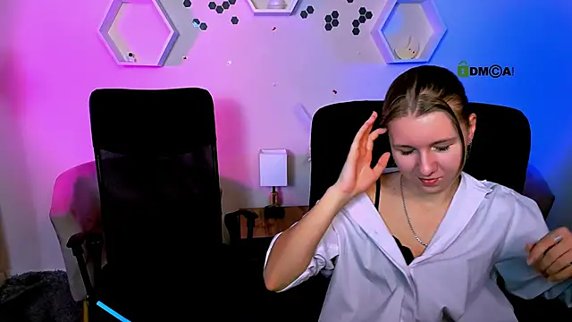 doll vey online show from November 20, 2025, 9:25 pm