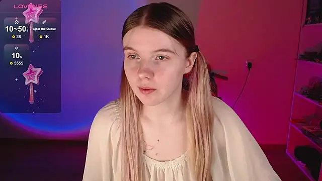 Strawberry juli online show from April 1, 2026, 4:03 am