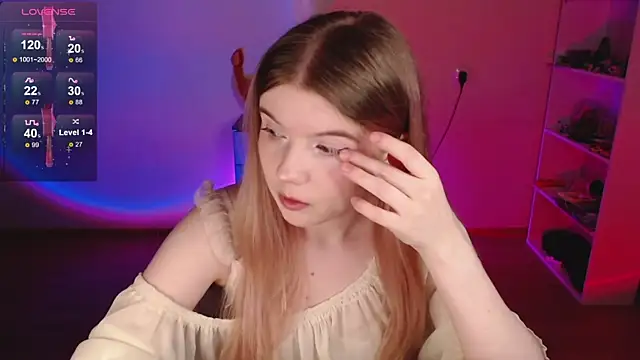 Strawberry juli online show from April 7, 2026, 4:09 pm