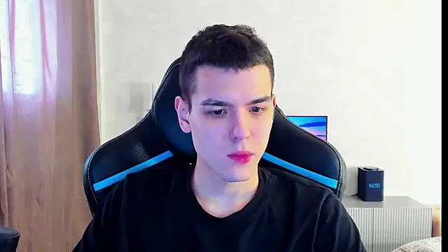 Snapshot of TravisRevas chatting on March 14, 2025, 1:57 pm TravisRevas online show from March 14, 2025, 1:57 pm