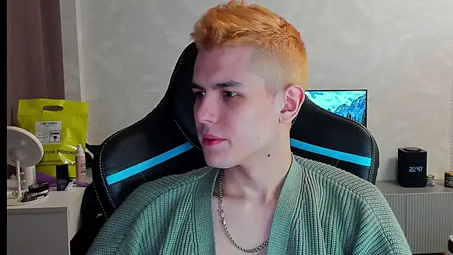 Snapshot of TravisRevas chatting on March 5, 2025, 7:49 pm TravisRevas online show from March 5, 2025, 7:49 pm