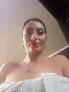 zoeylarkens online show from October 27, 2025, 4:13 am