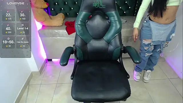 Snapshot of Sarah_evansm chatting on November 17, 2025, 2:59 am Sarah evansm online show from November 17, 2025, 2:59 am