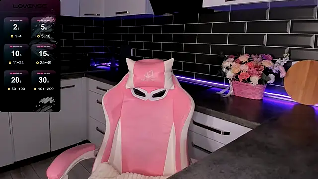 EmmaVictori1 online show from November 18, 2025, 7:11 am