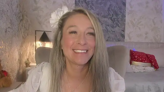 Liannaa  online show from December 17, 2025, 7:41 pm