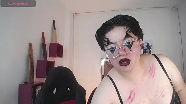 safyka online show from October 31, 2025, 4:58 pm