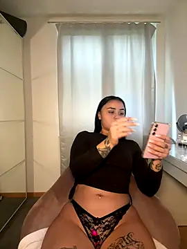 milabigassxoxo online show from September 30, 2025, 12:22 pm