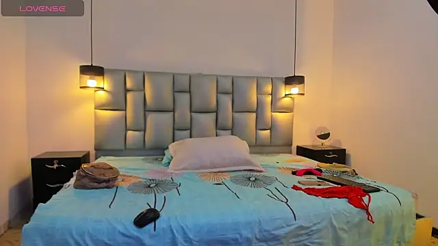 Snapshot of LunaaSweett chatting on December 15, 2025, 7:41 pm LunaaSweett online show from December 15, 2025, 7:41 pm