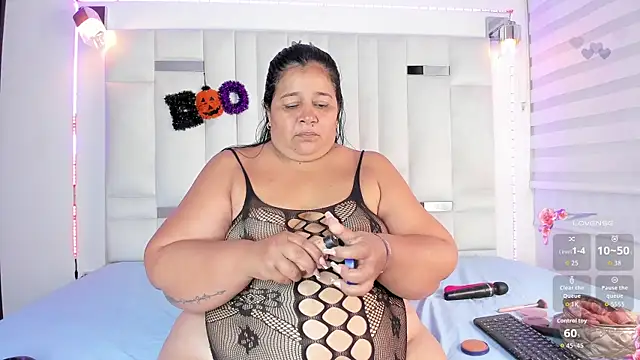 Snapshot of LunaaSweett chatting on October 29, 2025, 8:41 pm LunaaSweett online show from October 29, 2025, 8:41 pm