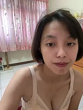 ladypaggy online show from March 12, 2026, 6:06 am