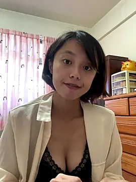 ladypaggy online show from November 5, 2025, 7:11 am