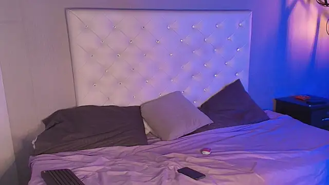  mollycrystal online show from December 16, 2025, 8:07 am