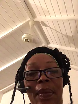 Ladyzee25 online show from September 14, 2025, 4:02 am