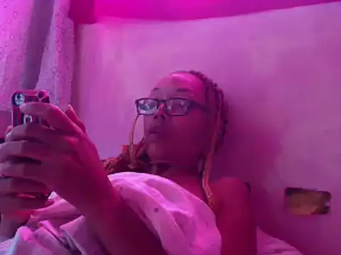 Snapshot of Ladyzee25 chatting on June 4, 2026, 11:04 am Ladyzee25 online show from June 4, 2026, 11:04 am