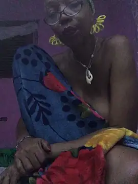 Ladyzee25 online show from November 17, 2025, 8:18 am