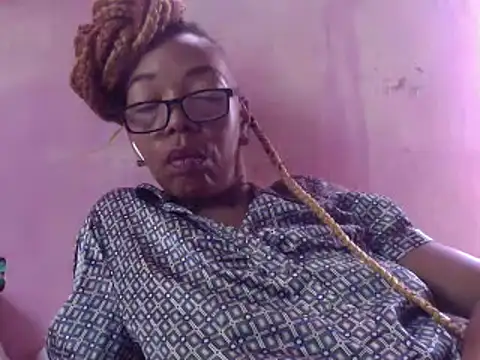 Snapshot of Ladyzee25 chatting on June 15, 2026, 5:01 pm Ladyzee25 online show from June 15, 2026, 5:01 pm