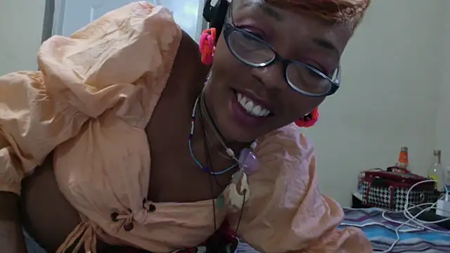 Ladyzee25 online show from October 18, 2025, 2:08 pm