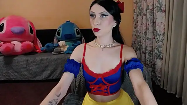 Snapshot of Maddison_Summer chatting on November 21, 2025, 10:53 pm Maddison Summer online show from November 21, 2025, 10:53 pm