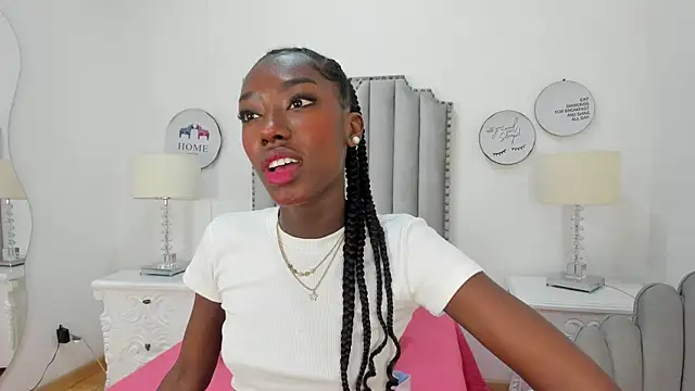 Snapshot of SamantaMarquez chatting on October 14, 2025, 7:47 pm SamantaMarquez online show from October 14, 2025, 7:47 pm