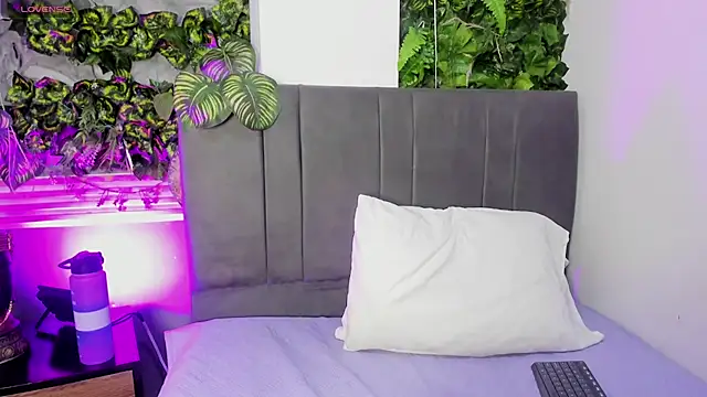 Snapshot of Fernanda_liie_ chatting on October 28, 2025, 12:37 pm Fernanda liie online show from October 28, 2025, 12:37 pm