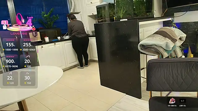 Layla- online show from December 16, 2025, 12:20 pm