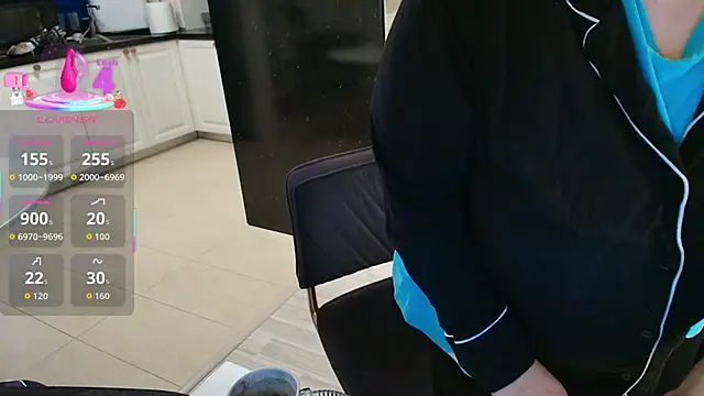 Layla- online show from January 14, 2026, 1:04 pm