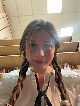 melicious  online show from December 1, 2025, 5:52 am