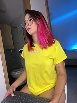 Snapshot of allison_wen chatting on March 18, 2025, 12:30 am allison wen online show from March 18, 2025, 12:30 am