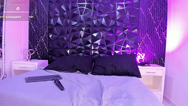 HileySweet online show from March 13, 2025, 6:45 pm