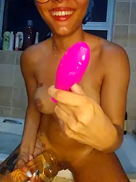 Snapshot of Cherry_kat chatting on September 18, 2025, 7:28 pm Cherry kat online show from September 18, 2025, 7:28 pm