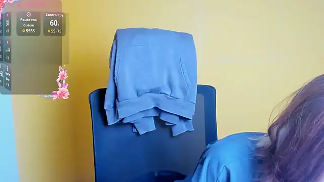 Snapshot of Fiona_Night chatting on October 12, 2025, 4:58 am Fiona Night online show from October 12, 2025, 4:58 am