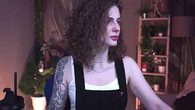 Snapshot of OliviaMcClean chatting on February 22, 2026, 11:39 pm OliviaMcClean online show from February 22, 2026, 11:39 pm