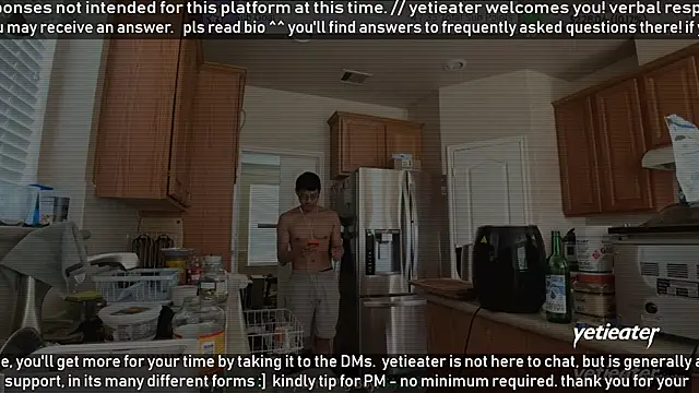 Snapshot of yetieater chatting on April 17, 2026, 5:05 pm yetieater online show from April 17, 2026, 5:05 pm