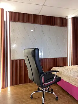 PinkyMoon online show from December 23, 2025, 4:01 am