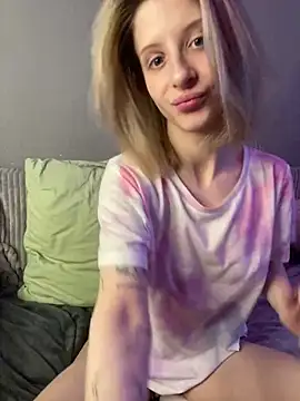 amorearte m online show from March 18, 2025, 2:06 pm