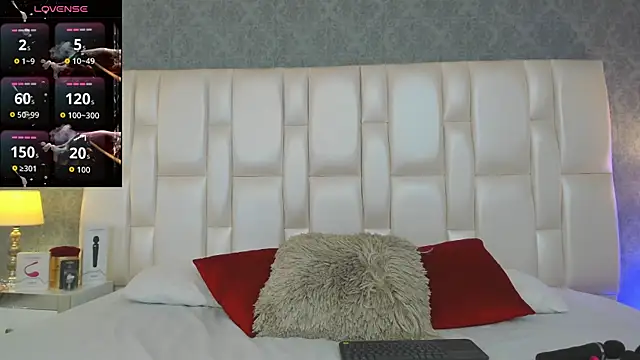 ArianaaGrace online show from October 3, 2025, 7:37 pm