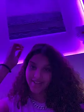 Snapshot of redvelved__011 chatting on November 21, 2025, 9:25 pm redvelved 011 online show from November 21, 2025, 9:25 pm