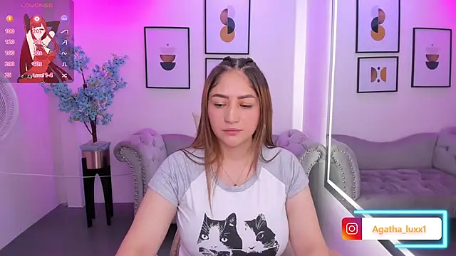 Snapshot of Agatha_luxx chatting on September 19, 2025, 12:42 pm Agatha luxx online show from September 19, 2025, 12:42 pm
