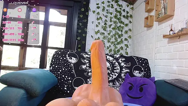 Snapshot of LiraSonnett chatting on October 29, 2025, 9:36 pm LiraSonnett online show from October 29, 2025, 9:36 pm