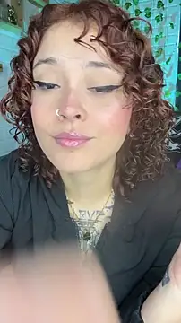 LiraSonnett online show from December 16, 2025, 9:19 pm