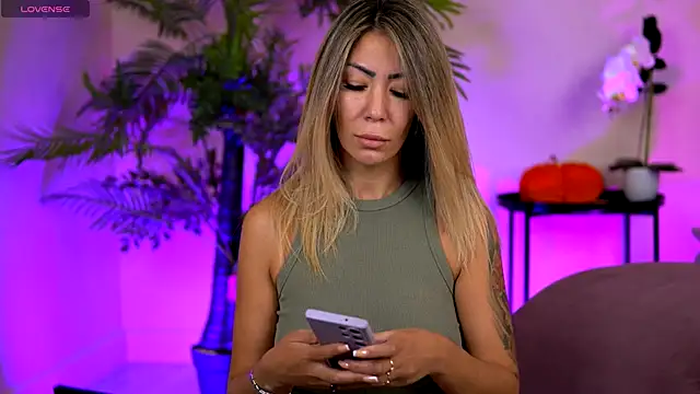 SophiaPotts online show from November 3, 2025, 3:23 am